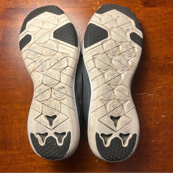 Nike Gray and Pink Athletic Shoes GUC 7 - Picture 8 of 8